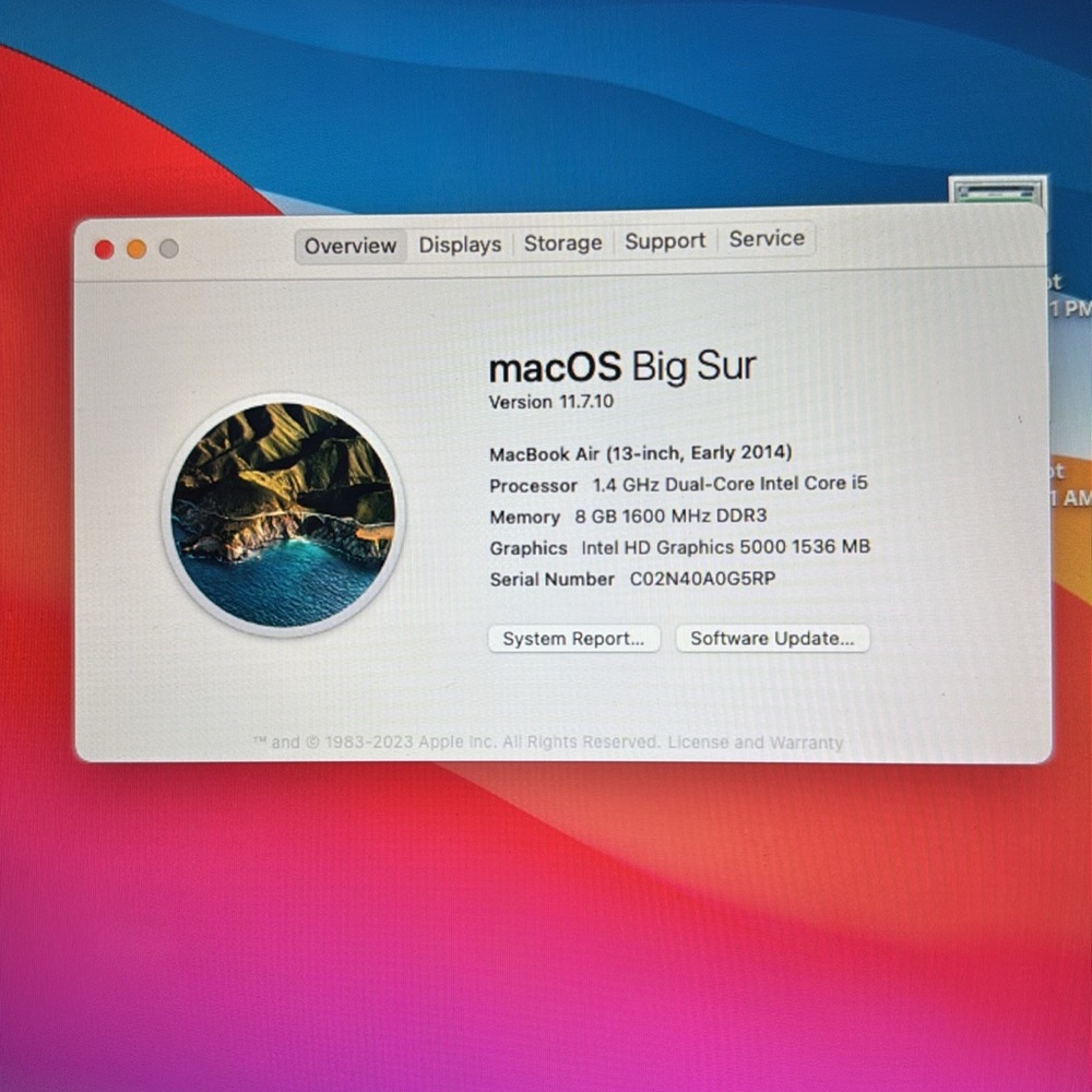 Apple MacBook in Sleek Silver Finish 13 inch - Picture 8 of 8